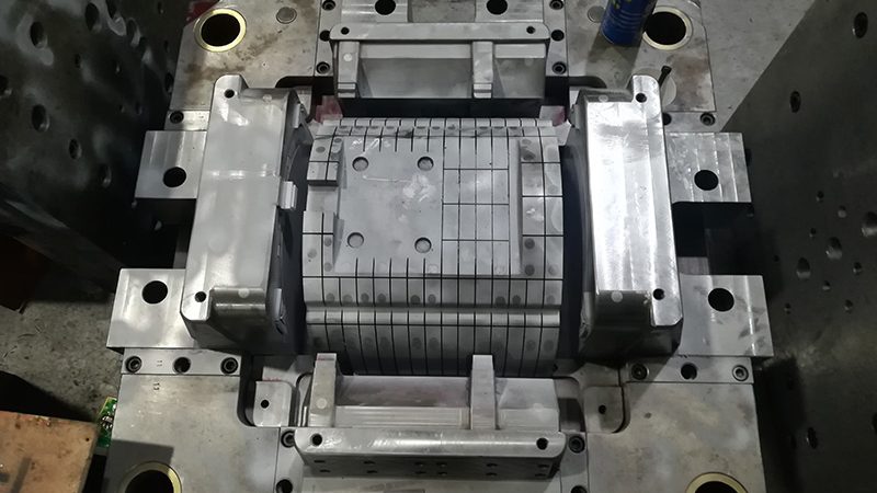 苏州家电外壳双色模具加工：工艺解析与选型要点**