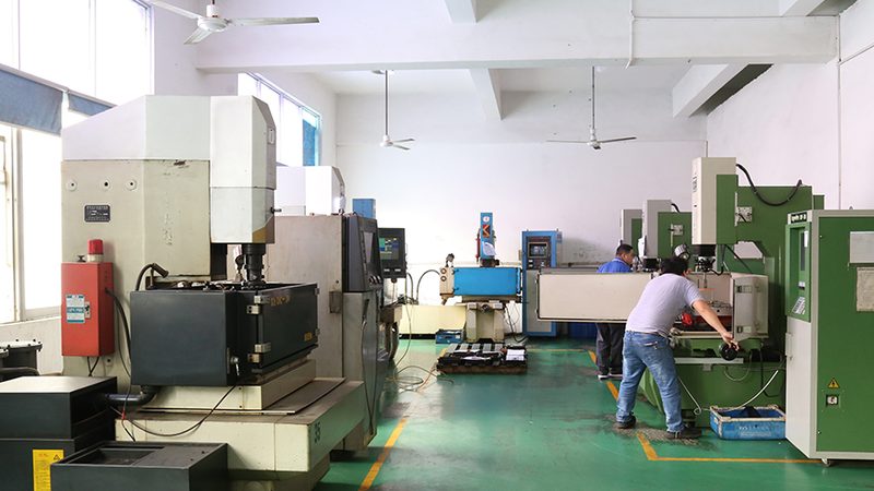 精密模具成本构成解析：揭秘模具制造的成本要素