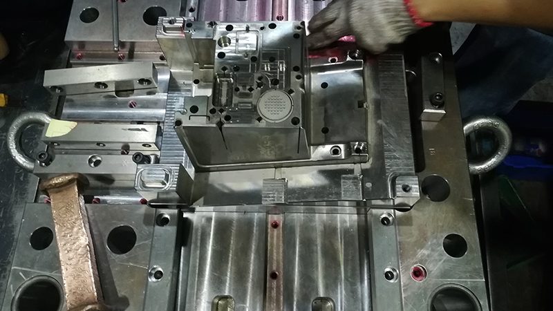 大型吹塑模具定制：揭秘其核心工艺与选型要点**